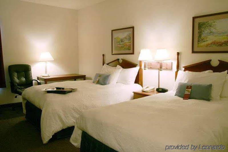 Hampton Inn St. Louis/Collinsville Exteriör bild